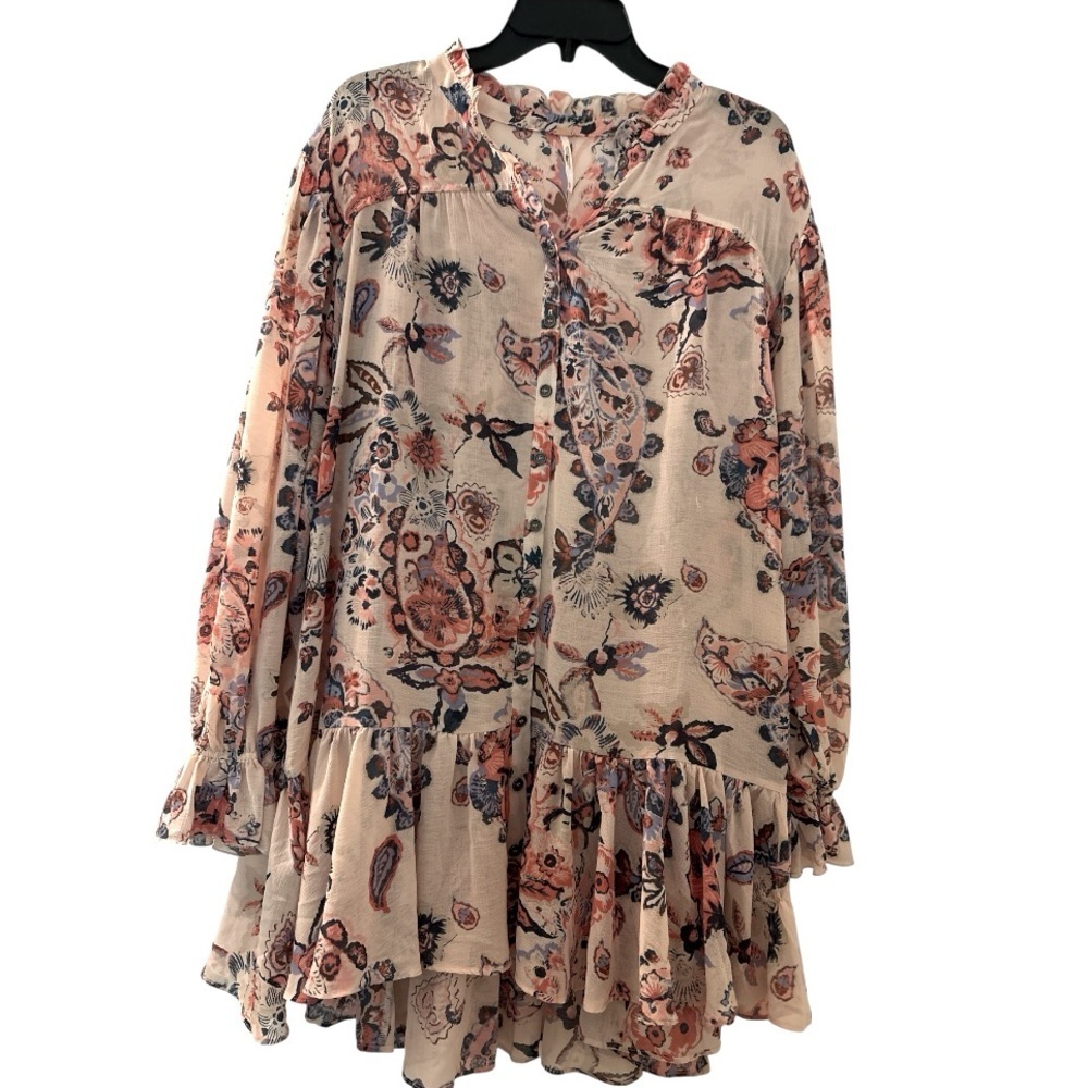 FREE PEOPLE dress, oversized sz XS, full sleeves, buttons. Hi low ruffle hem - Picture 2 of 9